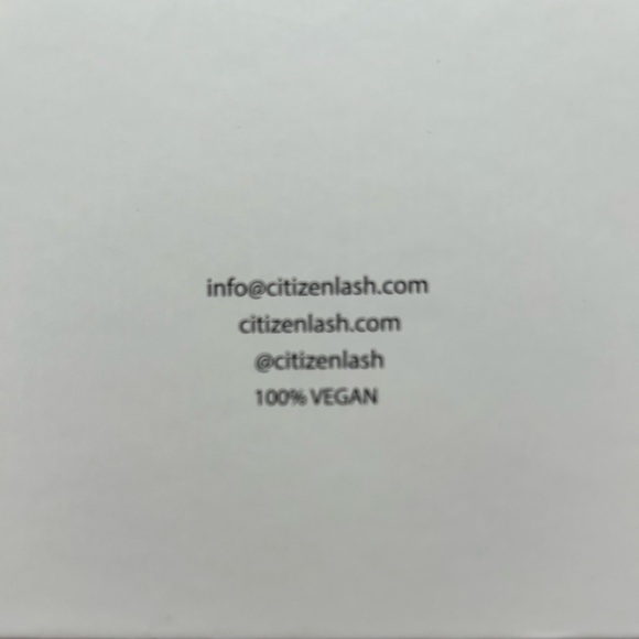 New Citizen Lash Extensions and adhesive - Picture 3 of 3